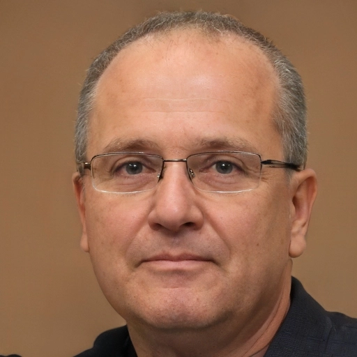 Portrait of Thomas, representing the vision loss story.